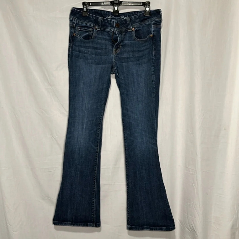 women's dark wash American Eagle original boot jeans size 10 regular, 28.5" ins